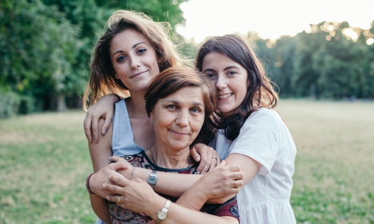 Bustle – 9 Signs Your Mom May Be More Attentive To Your Sibling