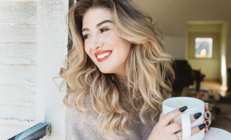 Elite Daily – The Health Benefits Of Singing Will Inspire You To Crank Up The Tunes Next Time You’re Alone